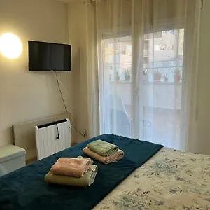 Comode Al Bell Mig De , Girona Spain